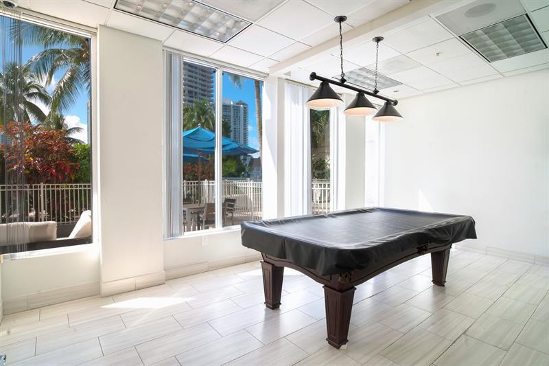 Image 19 of 24 For 19390 Collins Ave  915