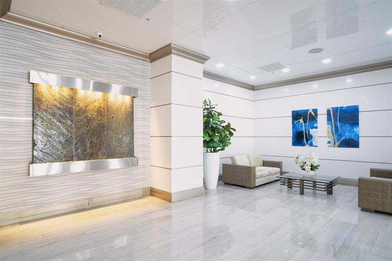 Image 21 of 24 For 19390 Collins Ave  915