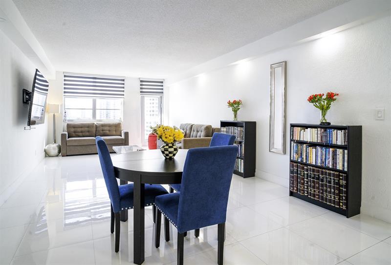 Image 8 of 24 For 19390 Collins Ave  915