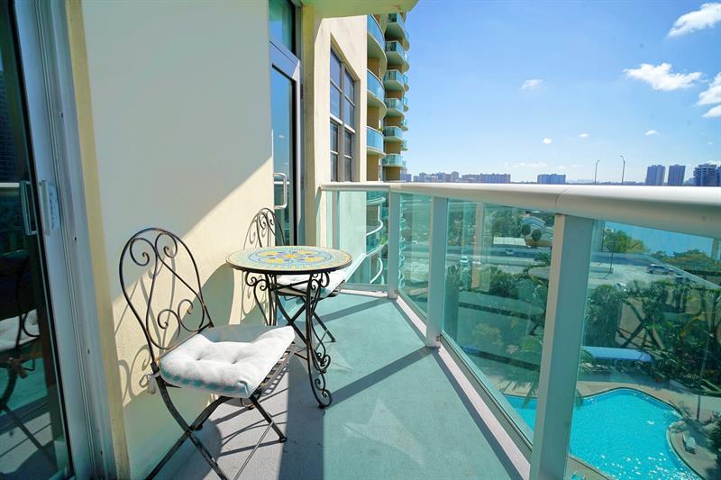 Image 9 of 24 For 19390 Collins Ave  915