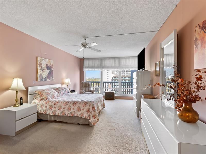 Image 19 of 38 For 4020 Galt Ocean Drive  807