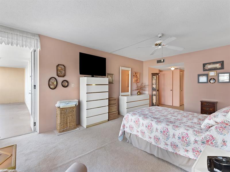 Image 21 of 38 For 4020 Galt Ocean Drive  807