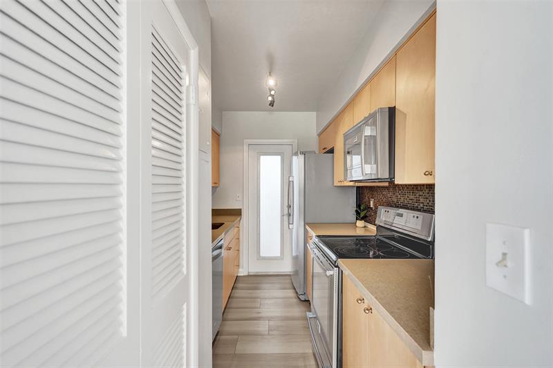 Image 19 of 34 For 1124 Seminole Dr  3a