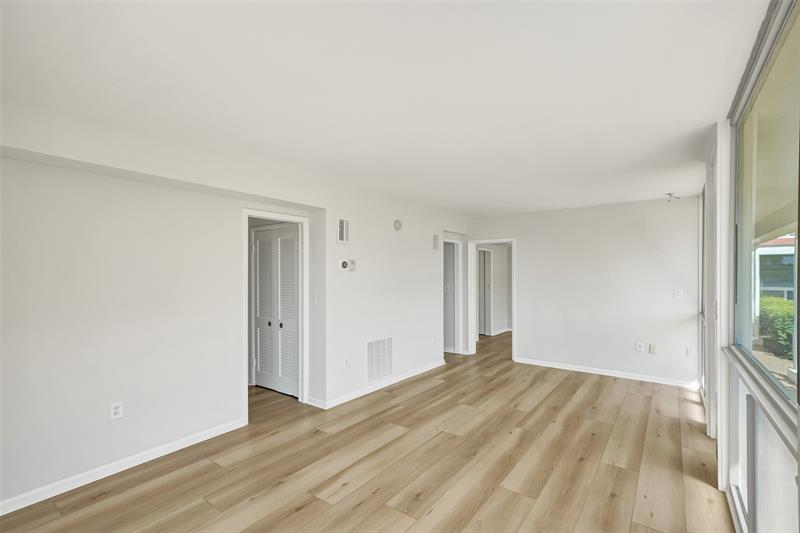 Image 7 of 34 For 1124 Seminole Dr  3a