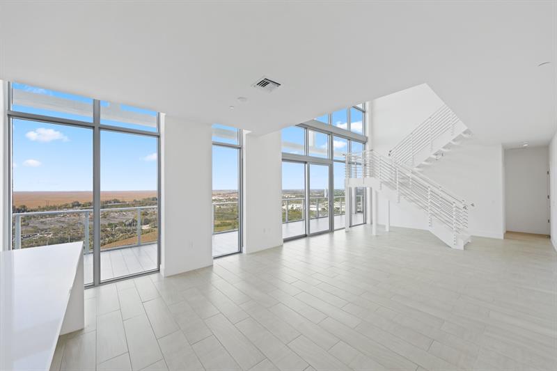 Image 3 of 39 For 2000 Metropica Way  Ph01