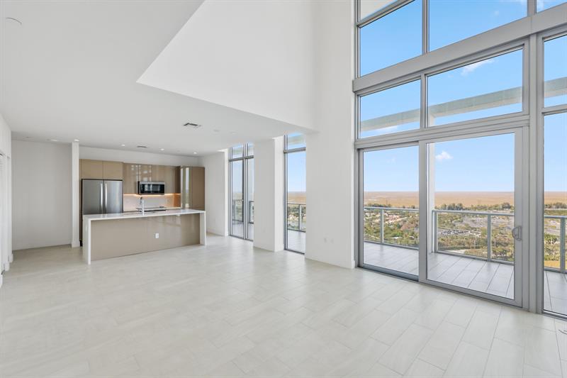 Image 4 of 39 For 2000 Metropica Way  Ph01