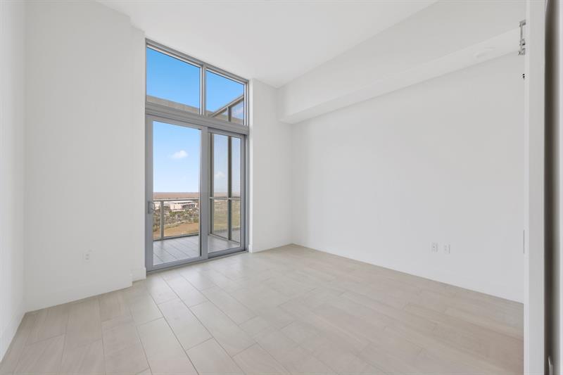 Image 6 of 39 For 2000 Metropica Way  Ph01