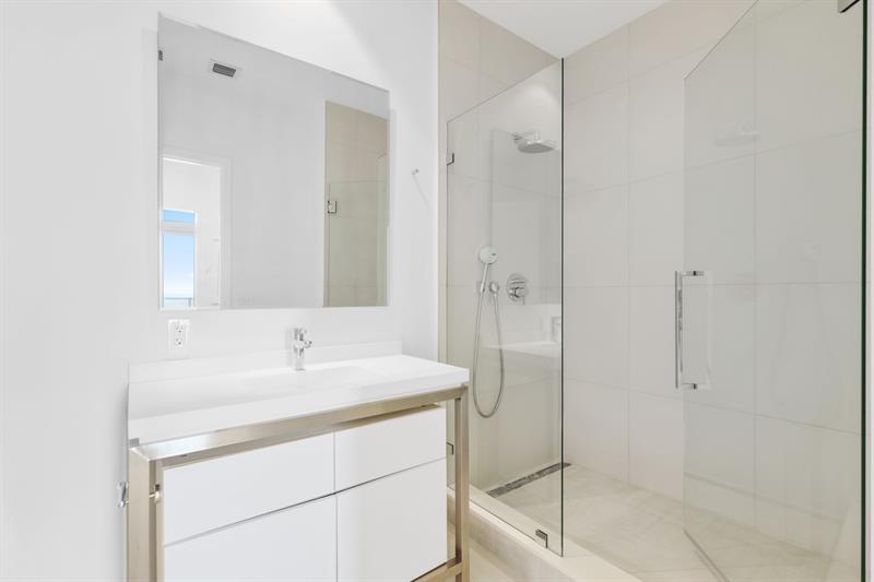 Image 7 of 39 For 2000 Metropica Way  Ph01