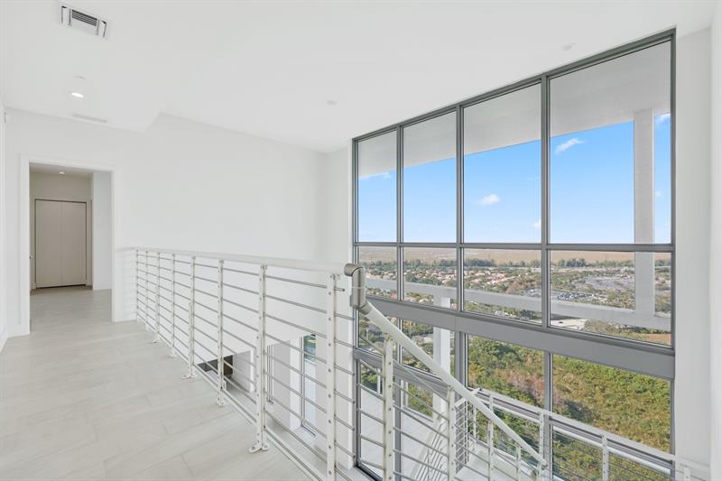 Image 8 of 39 For 2000 Metropica Way  Ph01