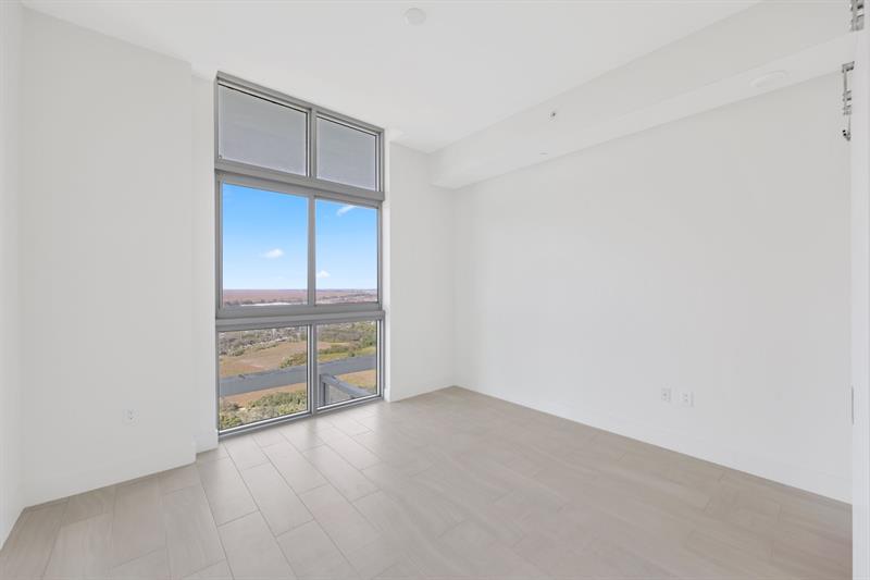 Image 9 of 39 For 2000 Metropica Way  Ph01