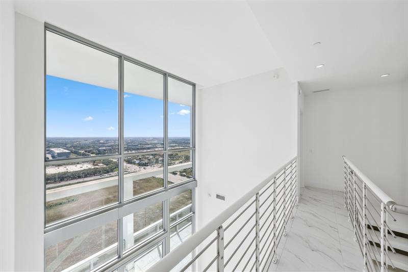 Image 10 of 41 For 2000 Metropica Way  Ph08