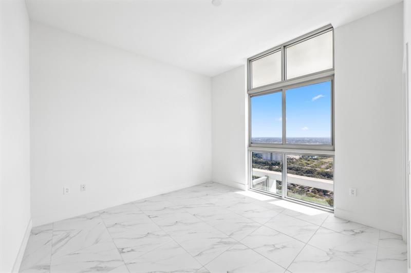 Image 11 of 41 For 2000 Metropica Way  Ph08