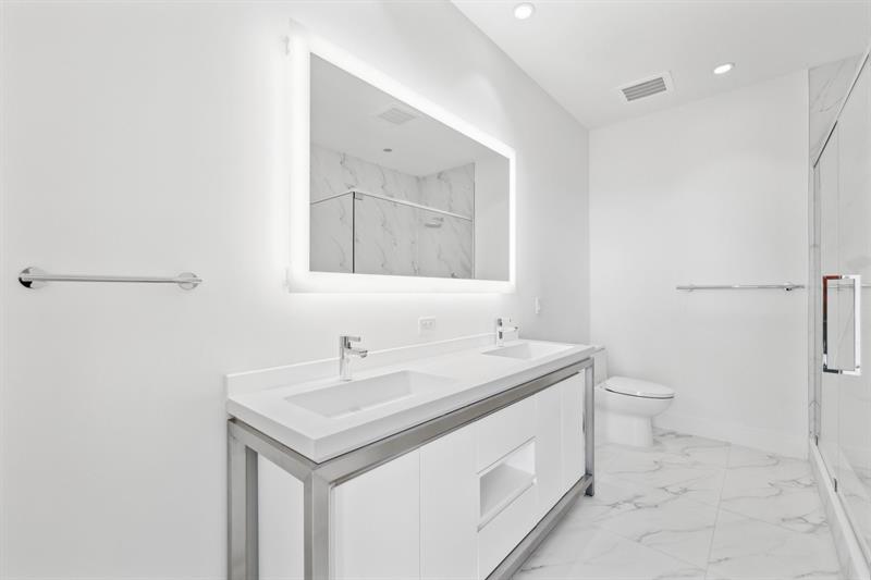 Image 12 of 41 For 2000 Metropica Way  Ph08