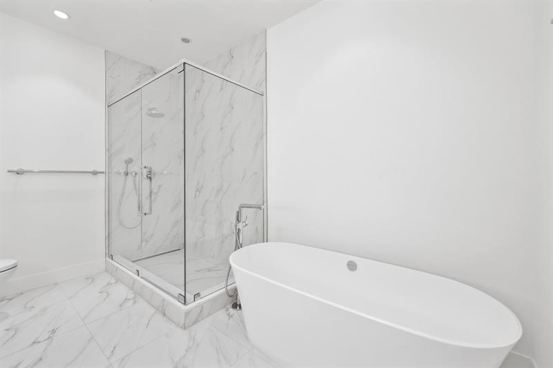 Image 13 of 41 For 2000 Metropica Way  Ph08