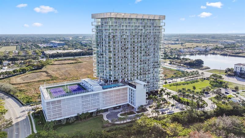 Image 14 of 41 For 2000 Metropica Way  Ph08