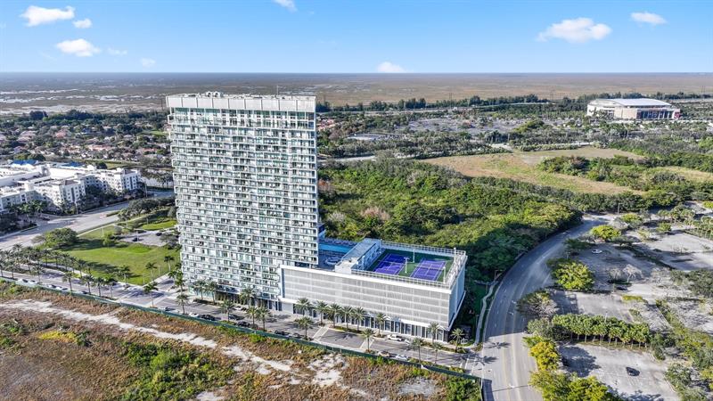 Image 16 of 41 For 2000 Metropica Way  Ph08