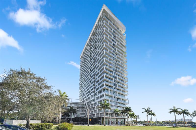 Image 20 of 41 For 2000 Metropica Way  Ph08