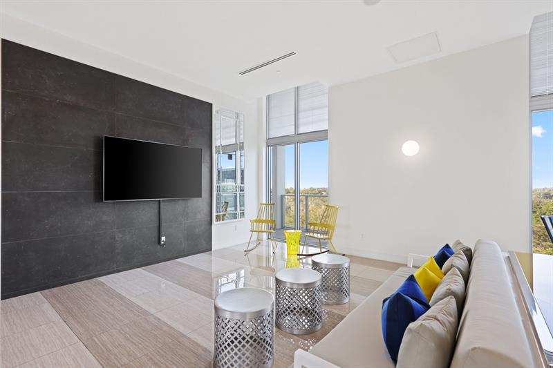 Image 30 of 41 For 2000 Metropica Way  Ph08