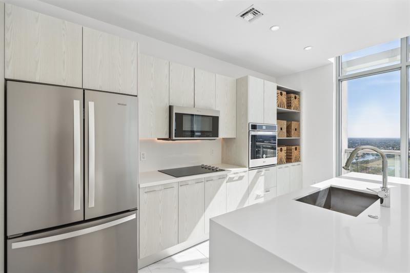 Image 4 of 41 For 2000 Metropica Way  Ph08