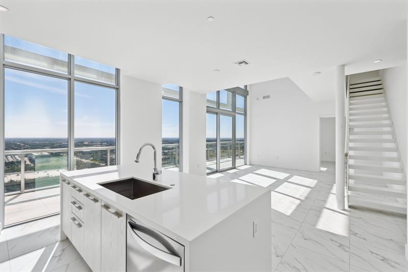 Image 5 of 41 For 2000 Metropica Way  Ph08
