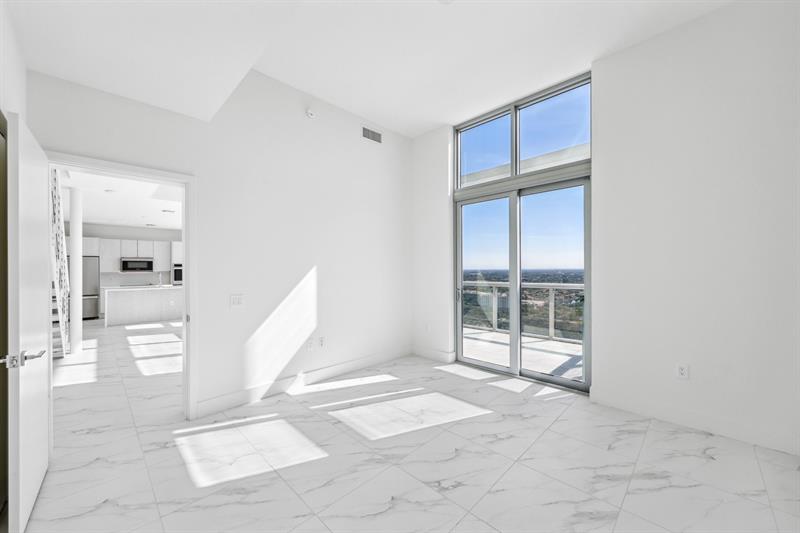Image 6 of 41 For 2000 Metropica Way  Ph08