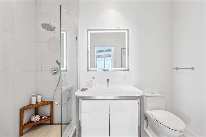 Image 10 of 47 For 2000 Metropica Way  Ph09