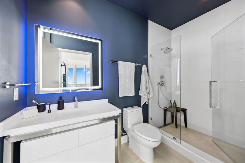 Image 14 of 47 For 2000 Metropica Way  Ph09