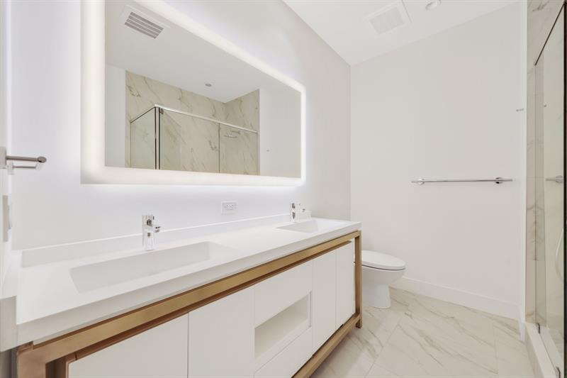 Image 11 of 39 For 2000 Metropica Way  Ph11