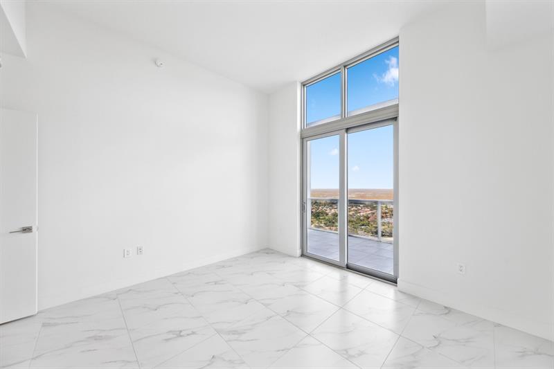 Image 5 of 39 For 2000 Metropica Way  Ph11