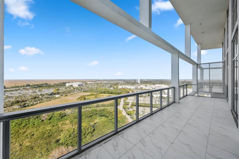 Image 7 of 39 For 2000 Metropica Way  Ph11