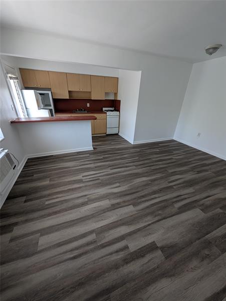 Image 3 of 6 For 751 83rd Ter  17