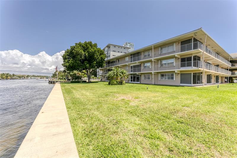 Image 23 of 41 For 745 19th Ave  138