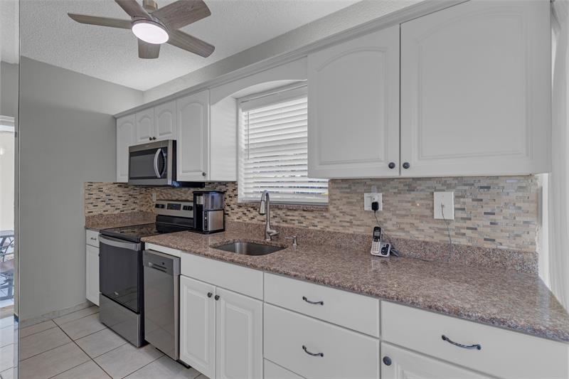 Image 28 of 41 For 745 19th Ave  138