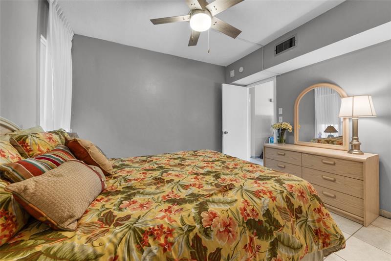 Image 33 of 41 For 745 19th Ave  138