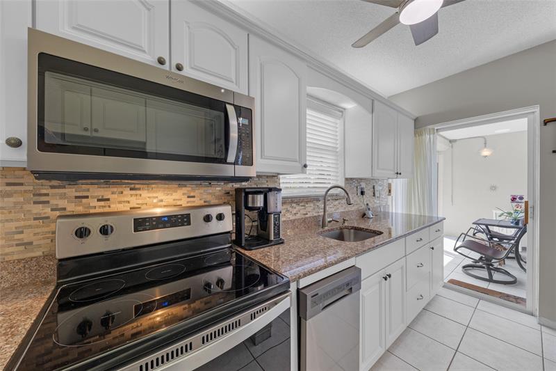 Image 6 of 41 For 745 19th Ave  138