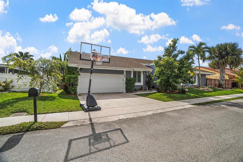 Image 10 of 49 For 8810 Paradise Ct