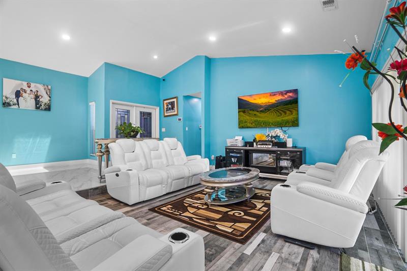 Image 20 of 49 For 8810 Paradise Ct