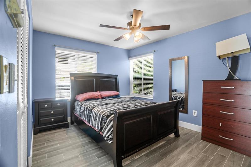 Image 25 of 49 For 8810 Paradise Ct