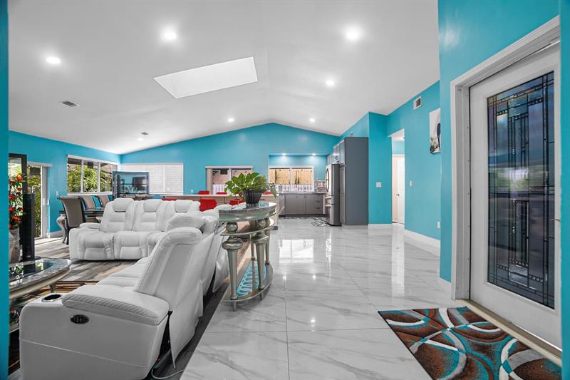 Image 3 of 49 For 8810 Paradise Ct