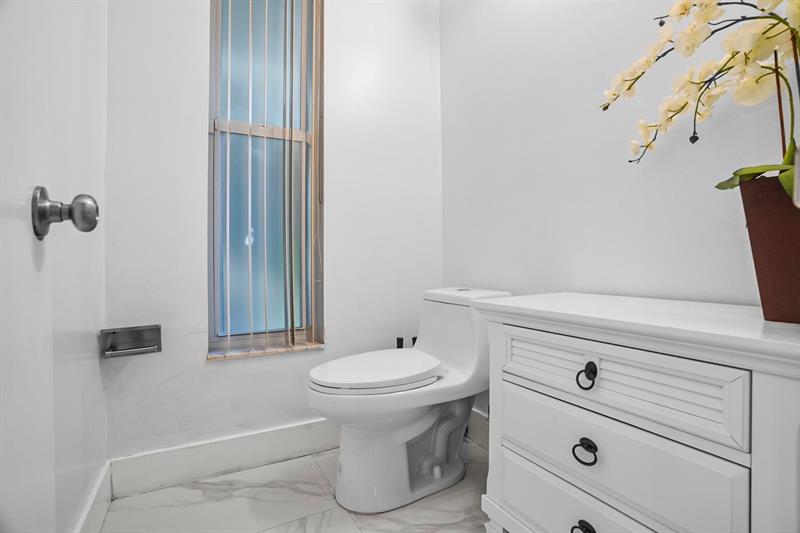 Image 30 of 49 For 8810 Paradise Ct