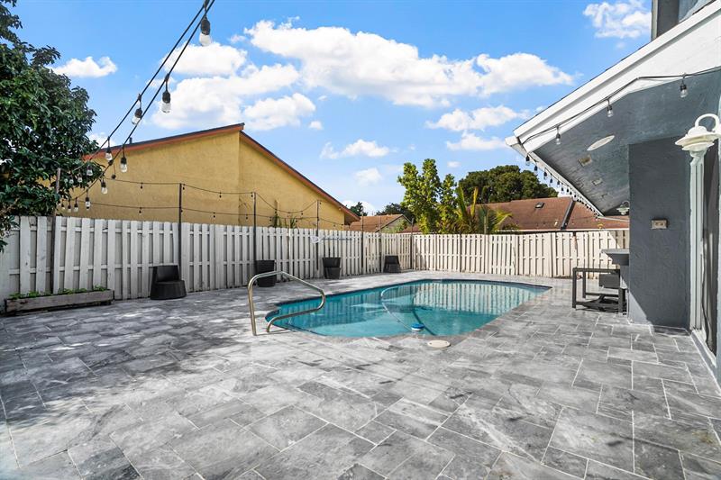 Image 35 of 49 For 8810 Paradise Ct