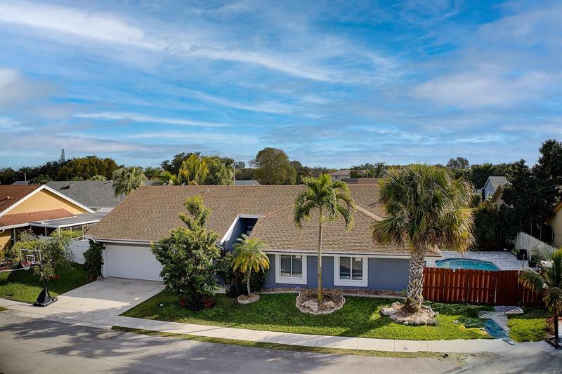 Image 39 of 49 For 8810 Paradise Ct