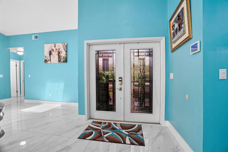 Image 6 of 49 For 8810 Paradise Ct
