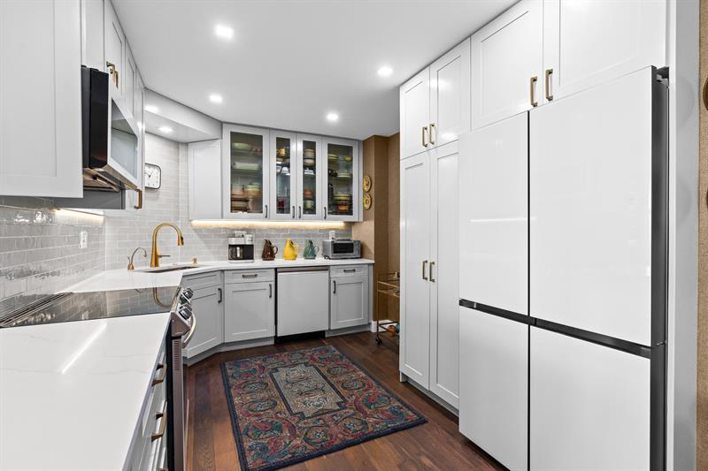 Image 18 of 53 For 3333 34th St  1101