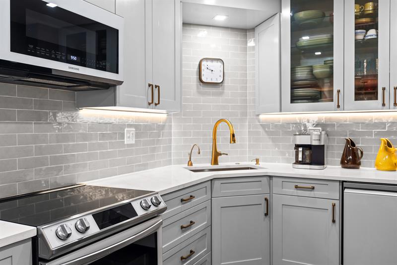 Image 6 of 53 For 3333 34th St  1101