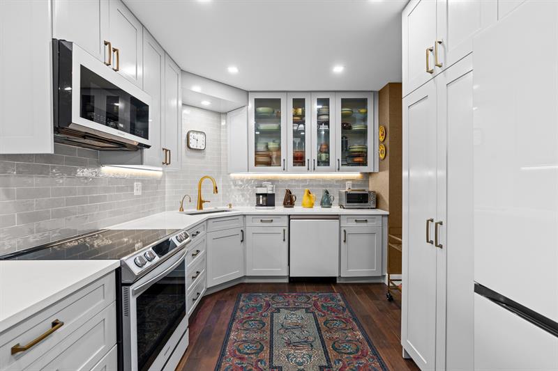 Image 8 of 53 For 3333 34th St  1101