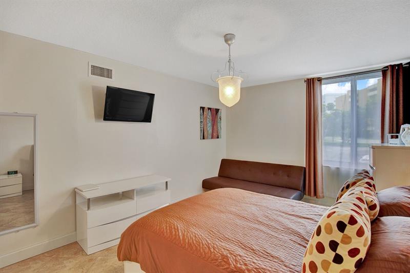 Image 14 of 24 For 250 180th Dr  154