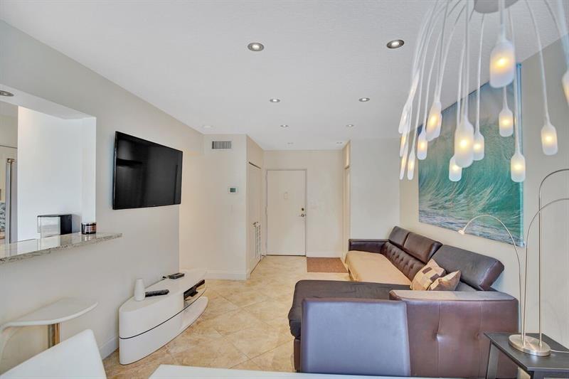 Image 8 of 24 For 250 180th Dr  154