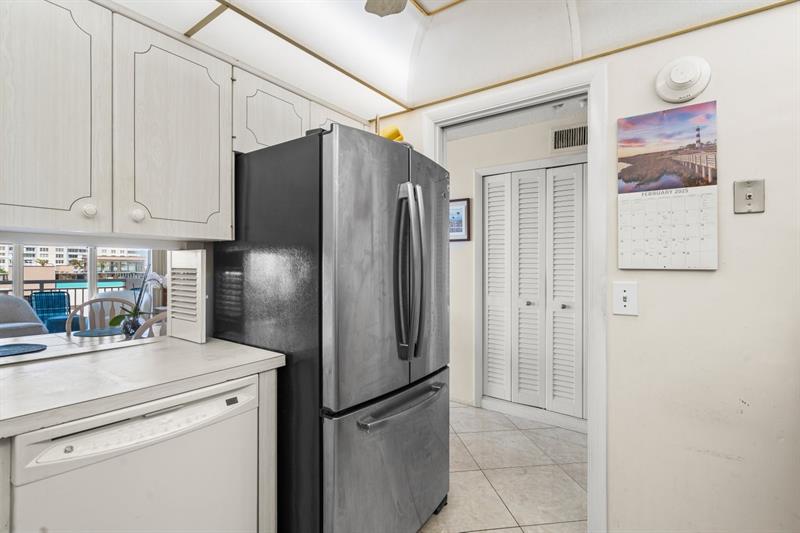Image 11 of 39 For 133 Pompano Beach Blvd  704