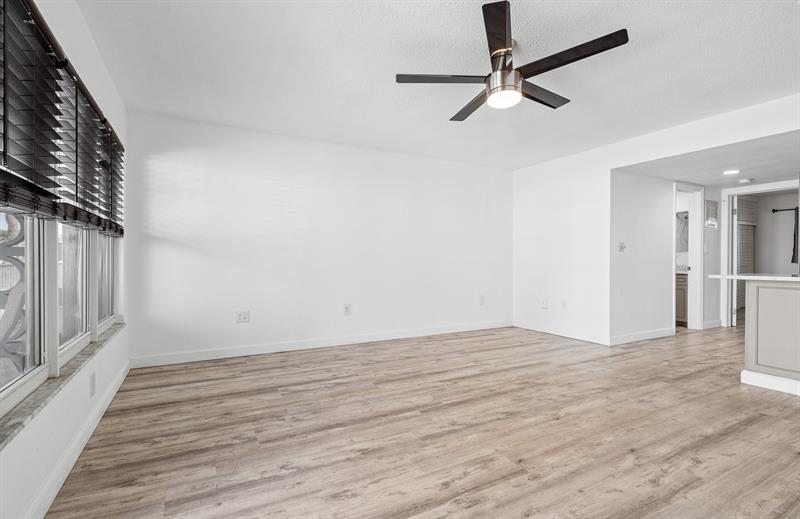 Image 12 of 32 For 1110 Riverside Dr  20
